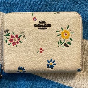 🌺🌺🌺COACh🌺🌺🌺 wallet with wildflowers